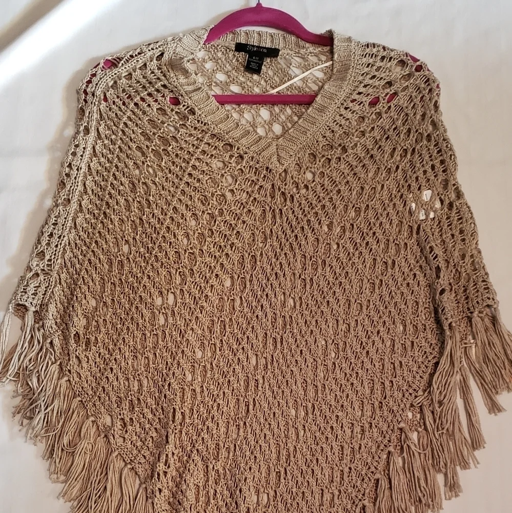 Cape knitted soo cute Hp🔥🔥🔥🔥 - Picture 2 of 3